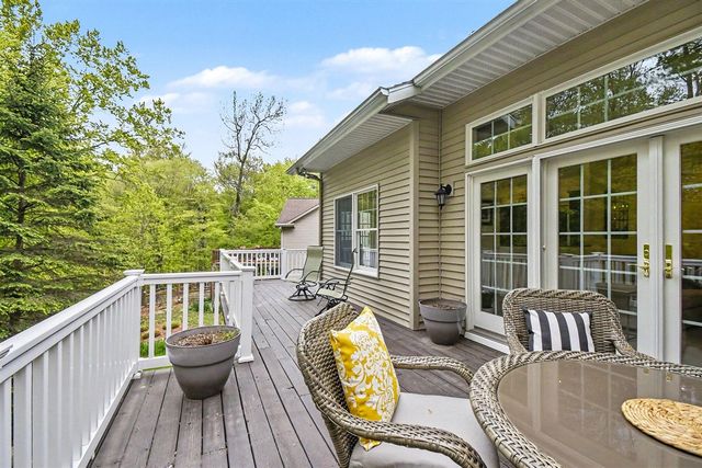 3815 Ravinewood Circle, Grand Rapids, MI 49508