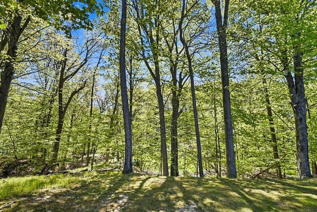 3815 Ravinewood Circle, Grand Rapids, MI 49508