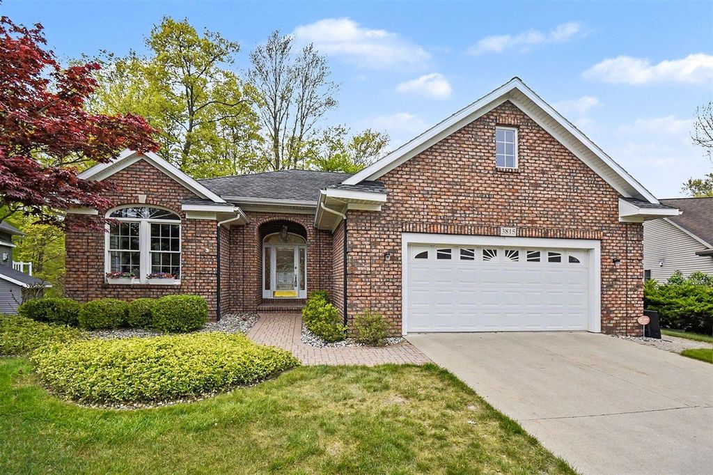 3815 Ravinewood Circle, Grand Rapids, MI 49508