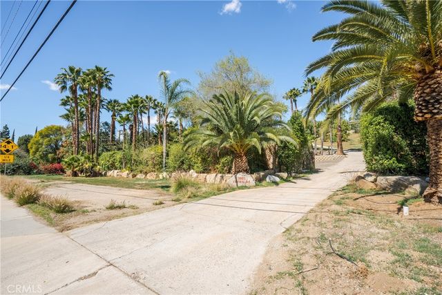 3003 Central Avenue, Riverside, CA 92506