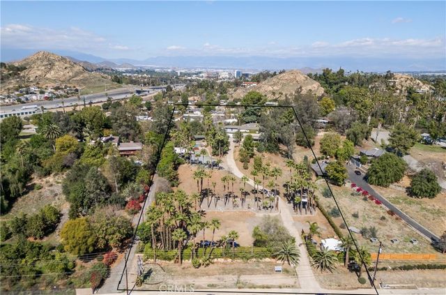3003 Central Avenue, Riverside, CA 92506