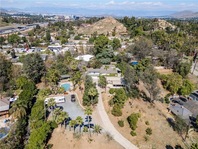3003 Central Avenue, Riverside, CA 92506