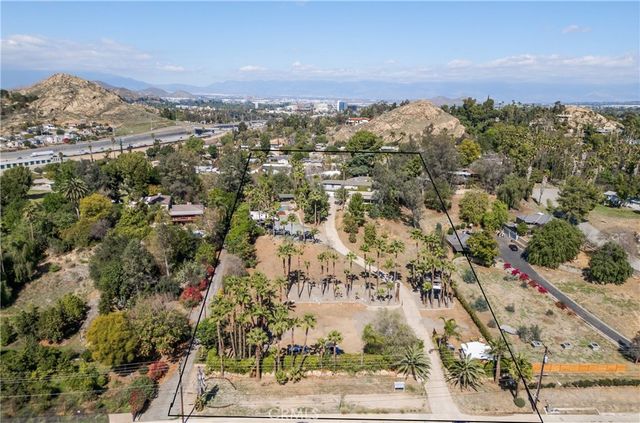 3003 Central Avenue, Riverside, CA 92506