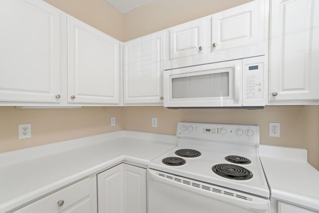 158 Saddlebrook Lane, 319, Florence, KY 41042