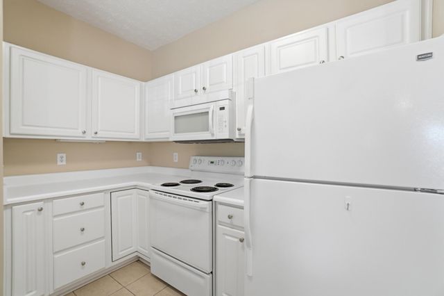 158 Saddlebrook Lane, 319, Florence, KY 41042