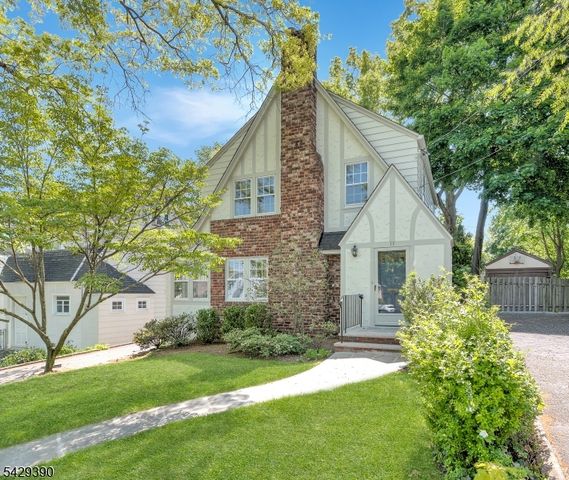 18 Evergreen Pl, Maplewood Twp., NJ 07040