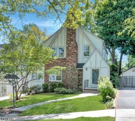 18 Evergreen Pl, Maplewood Twp., NJ 07040