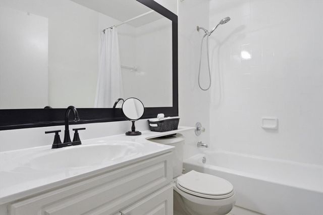5465 W 27th Lane, Hialeah, FL 33016
