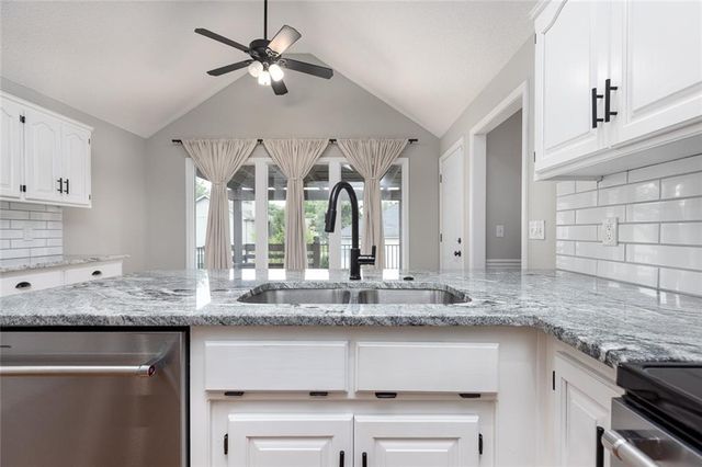 9918 N Highland Place, Kansas City, MO 64155