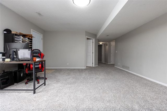 9918 N Highland Place, Kansas City, MO 64155