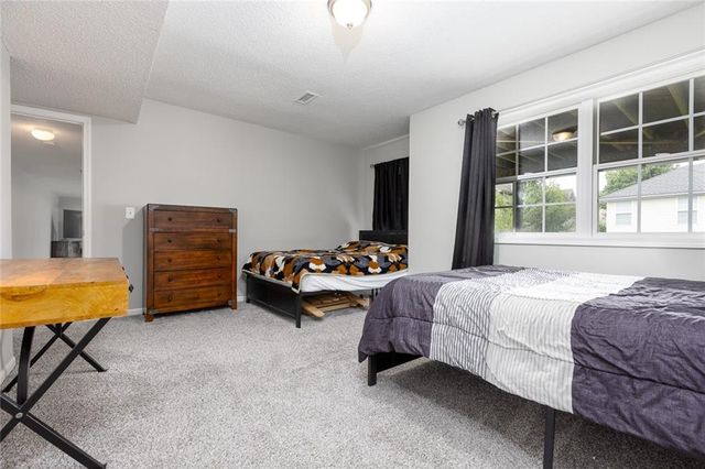 9918 N Highland Place, Kansas City, MO 64155