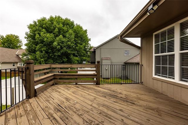 9918 N Highland Place, Kansas City, MO 64155