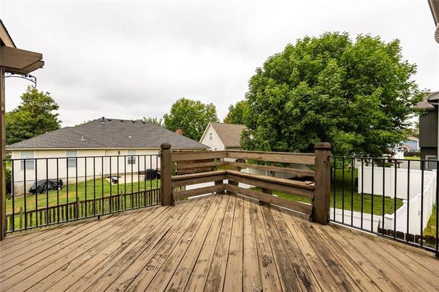 9918 N Highland Place, Kansas City, MO 64155