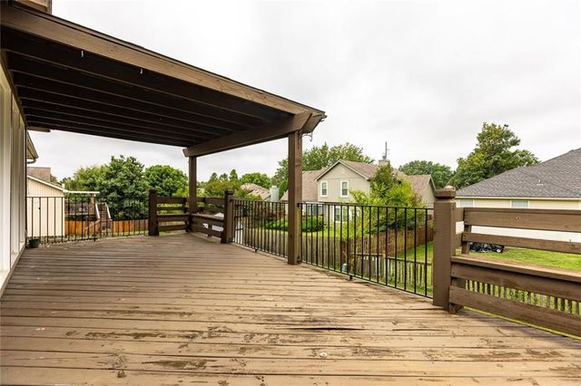 9918 N Highland Place, Kansas City, MO 64155