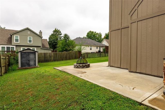 9918 N Highland Place, Kansas City, MO 64155