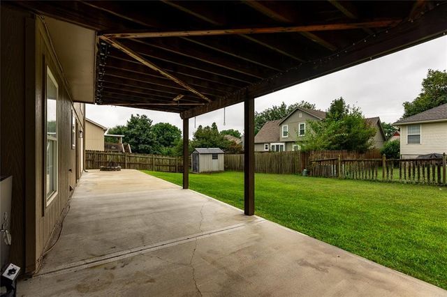 9918 N Highland Place, Kansas City, MO 64155