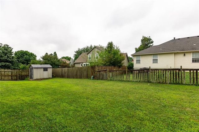 9918 N Highland Place, Kansas City, MO 64155