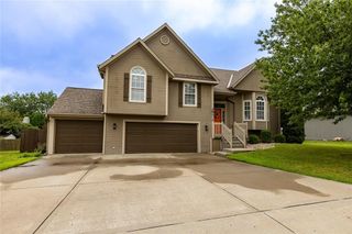 9918 N Highland Place, Kansas City, MO 64155