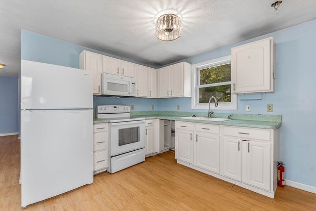 137 Eleanor Dr, Braintree, MA 02184
