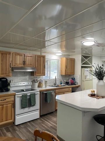 128 Park DR, Bastrop, TX 78602