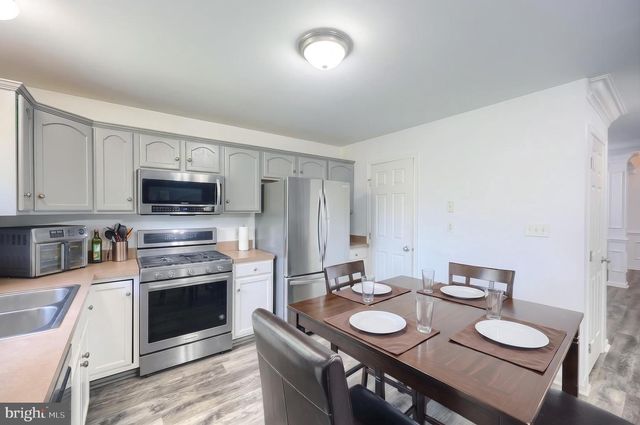 14 BARBERRY CT, Manchester, PA 17345