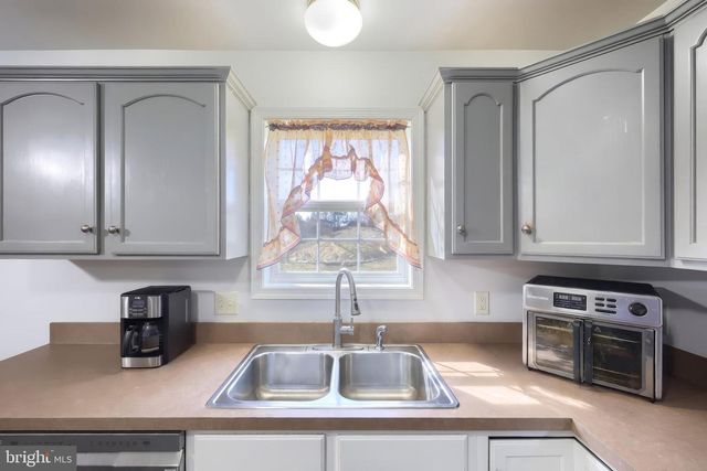 14 BARBERRY CT, Manchester, PA 17345