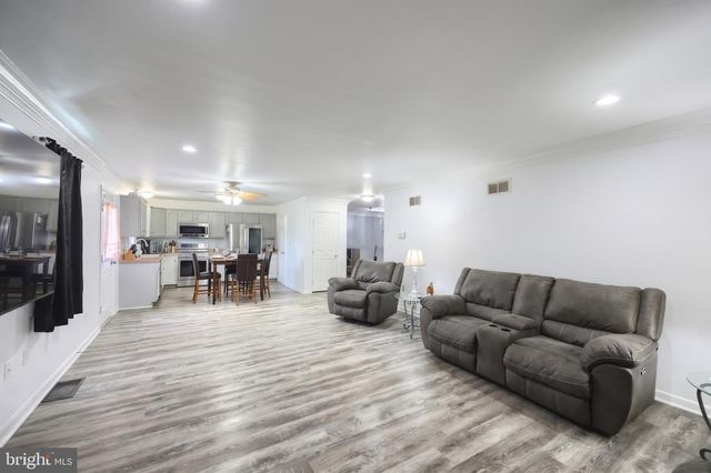 14 BARBERRY CT, Manchester, PA 17345