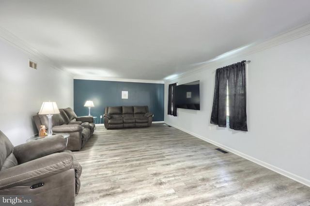 14 BARBERRY CT, Manchester, PA 17345