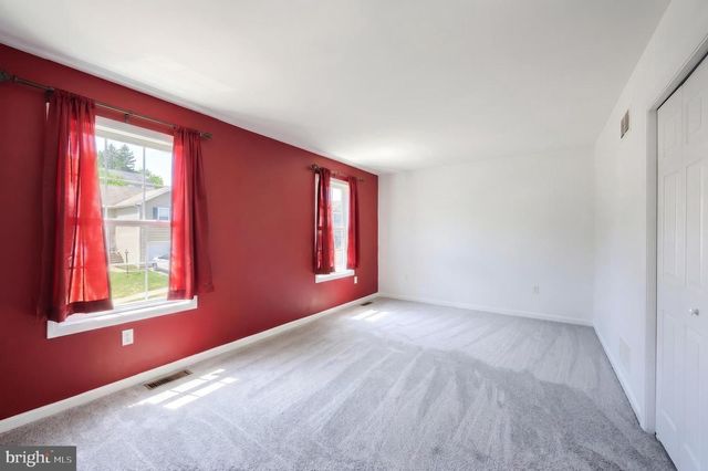 14 BARBERRY CT, Manchester, PA 17345