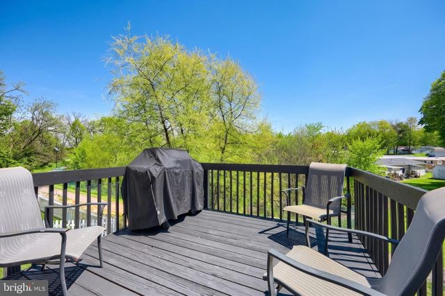 14 BARBERRY CT, Manchester, PA 17345