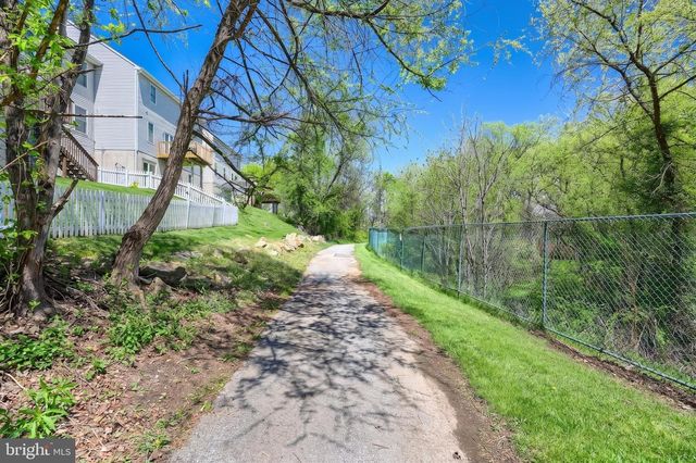 14 BARBERRY CT, Manchester, PA 17345