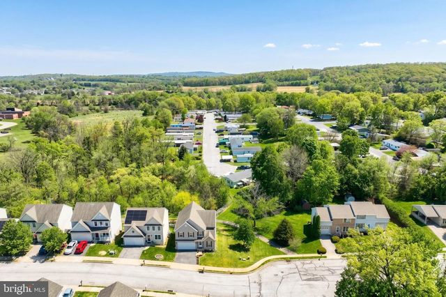 14 BARBERRY CT, Manchester, PA 17345