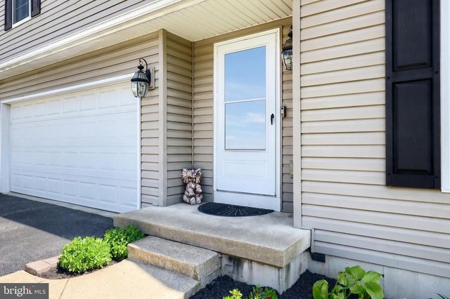14 BARBERRY CT, Manchester, PA 17345