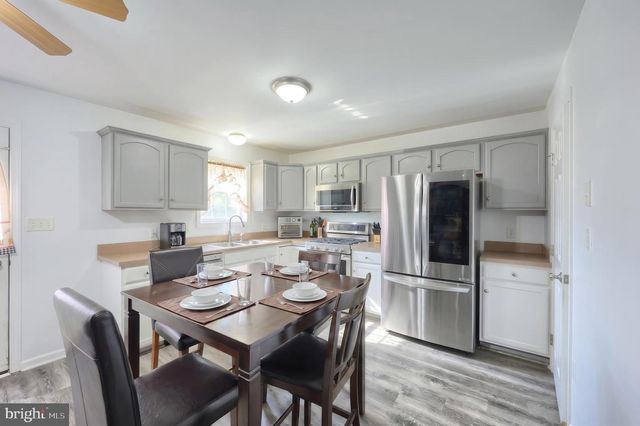 14 BARBERRY CT, Manchester, PA 17345