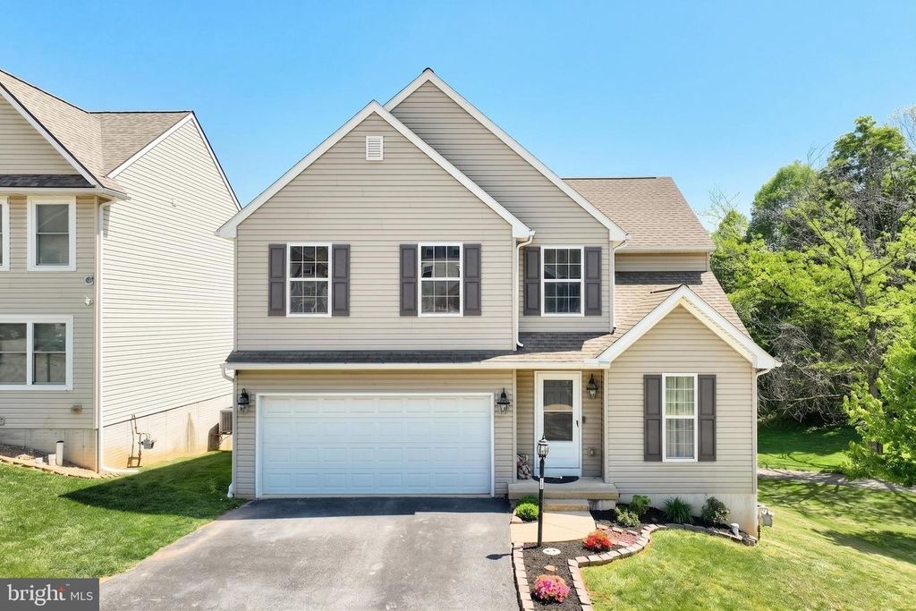 14 BARBERRY CT, Manchester, PA 17345