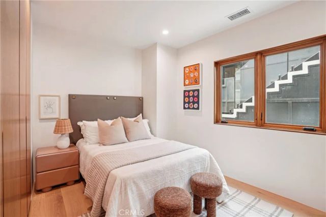 647 Navy Street, Santa Monica, CA 90405