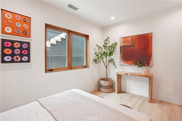 647 Navy Street, Santa Monica, CA 90405