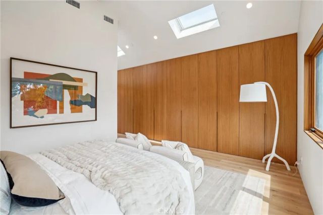 647 Navy Street, Santa Monica, CA 90405