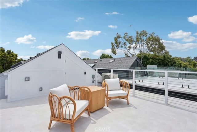 647 Navy Street, Santa Monica, CA 90405