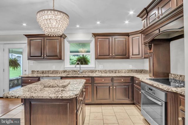 458 LEEARDEN RD, Hershey, PA 17033
