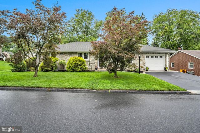 458 LEEARDEN RD, Hershey, PA 17033