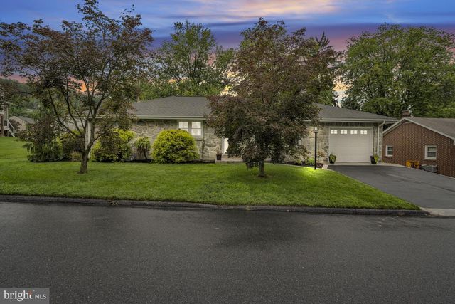 458 LEEARDEN RD, Hershey, PA 17033
