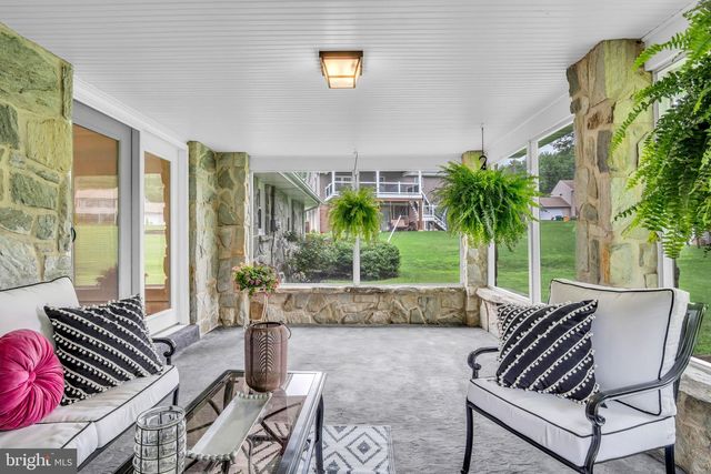 458 LEEARDEN RD, Hershey, PA 17033