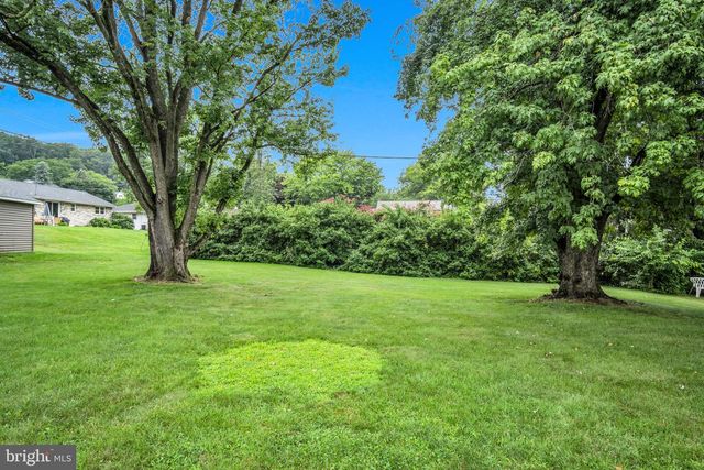 458 LEEARDEN RD, Hershey, PA 17033