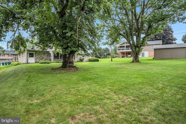 458 LEEARDEN RD, Hershey, PA 17033