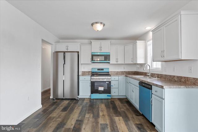 82 BISHOP AVE, Inwood, WV 25428