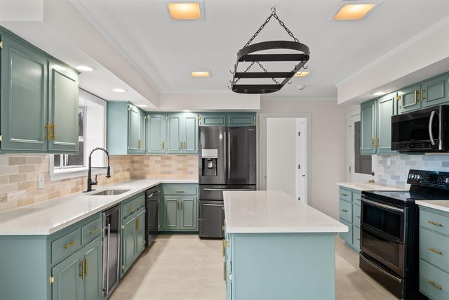 8150 PLANTERS GROVE CV, Cordova, TN 38018