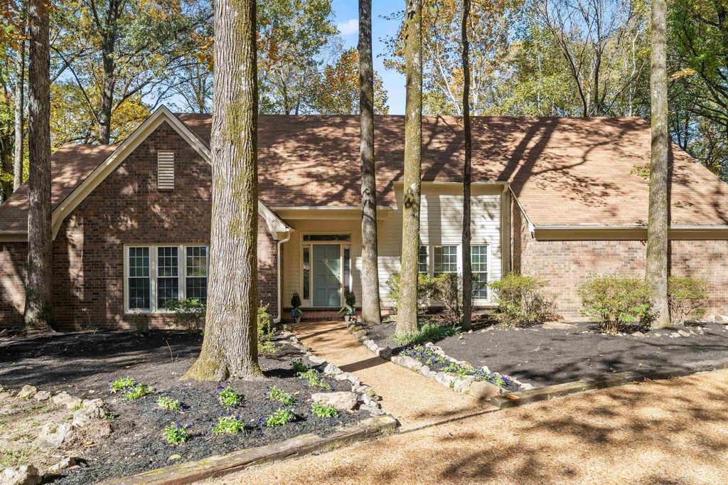 8150 PLANTERS GROVE CV, Cordova, TN 38018