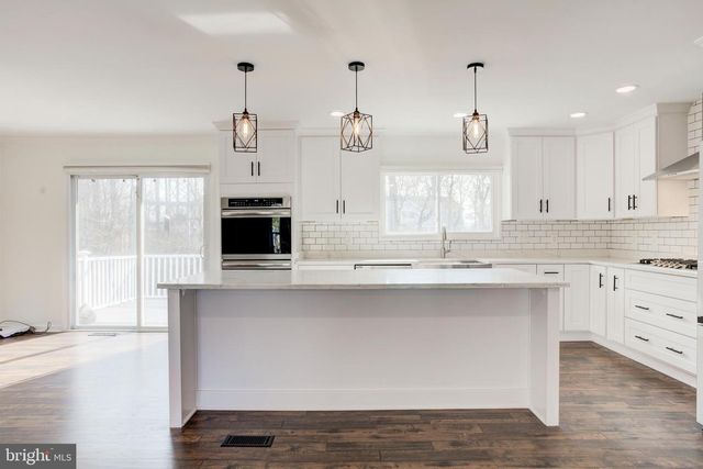 2318 MALRAUX DR, Vienna, VA 22182