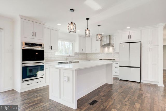 2318 MALRAUX DR, Vienna, VA 22182